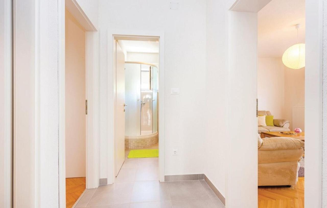 Big White Apartment ノヴィ・ヴィノドロスキー エクステリア 写真