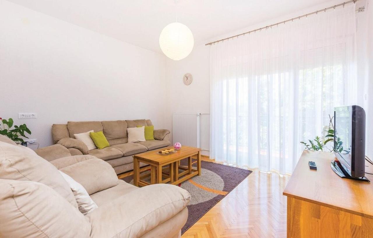 Big White Apartment ノヴィ・ヴィノドロスキー エクステリア 写真