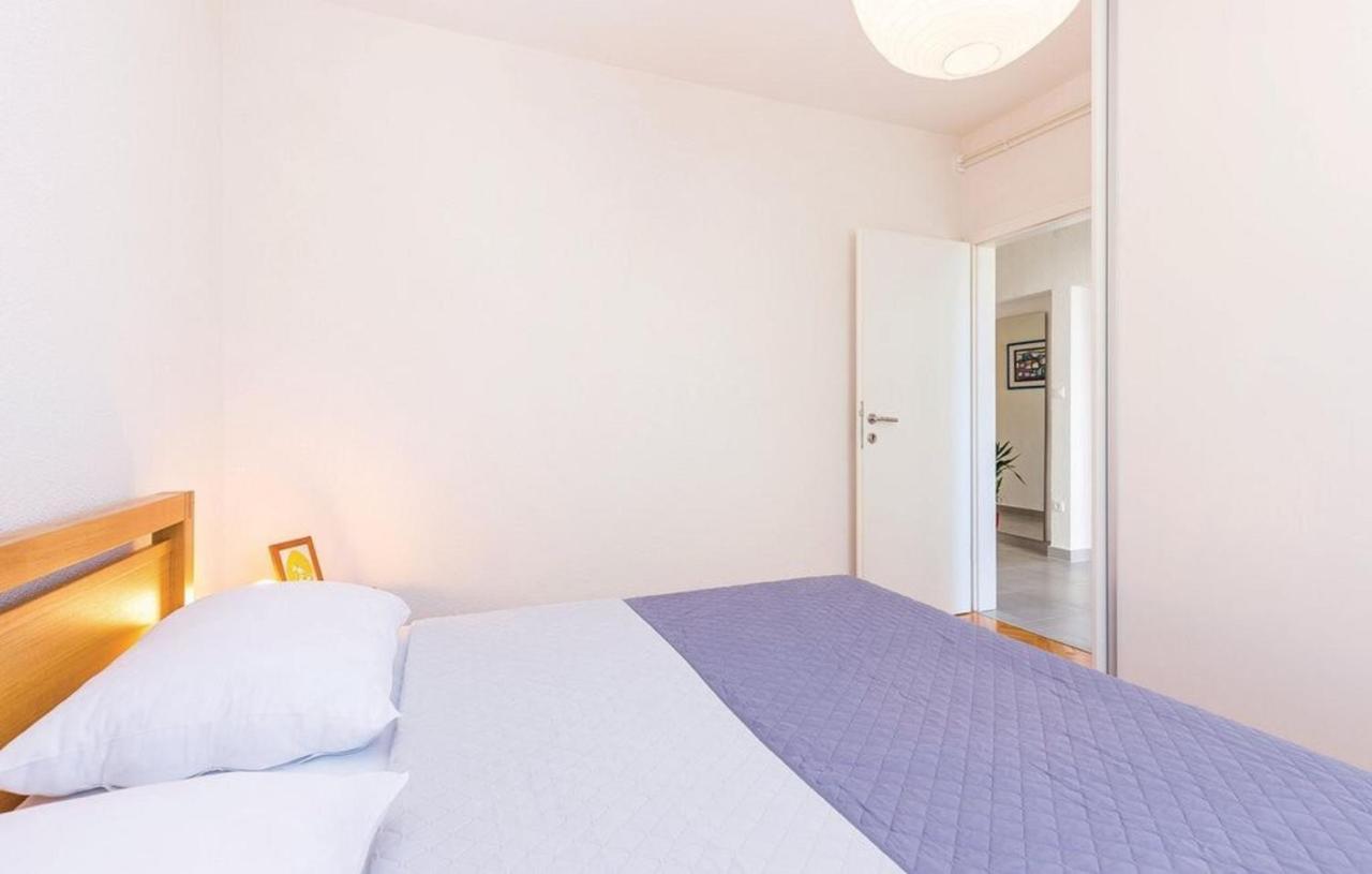 Big White Apartment ノヴィ・ヴィノドロスキー エクステリア 写真